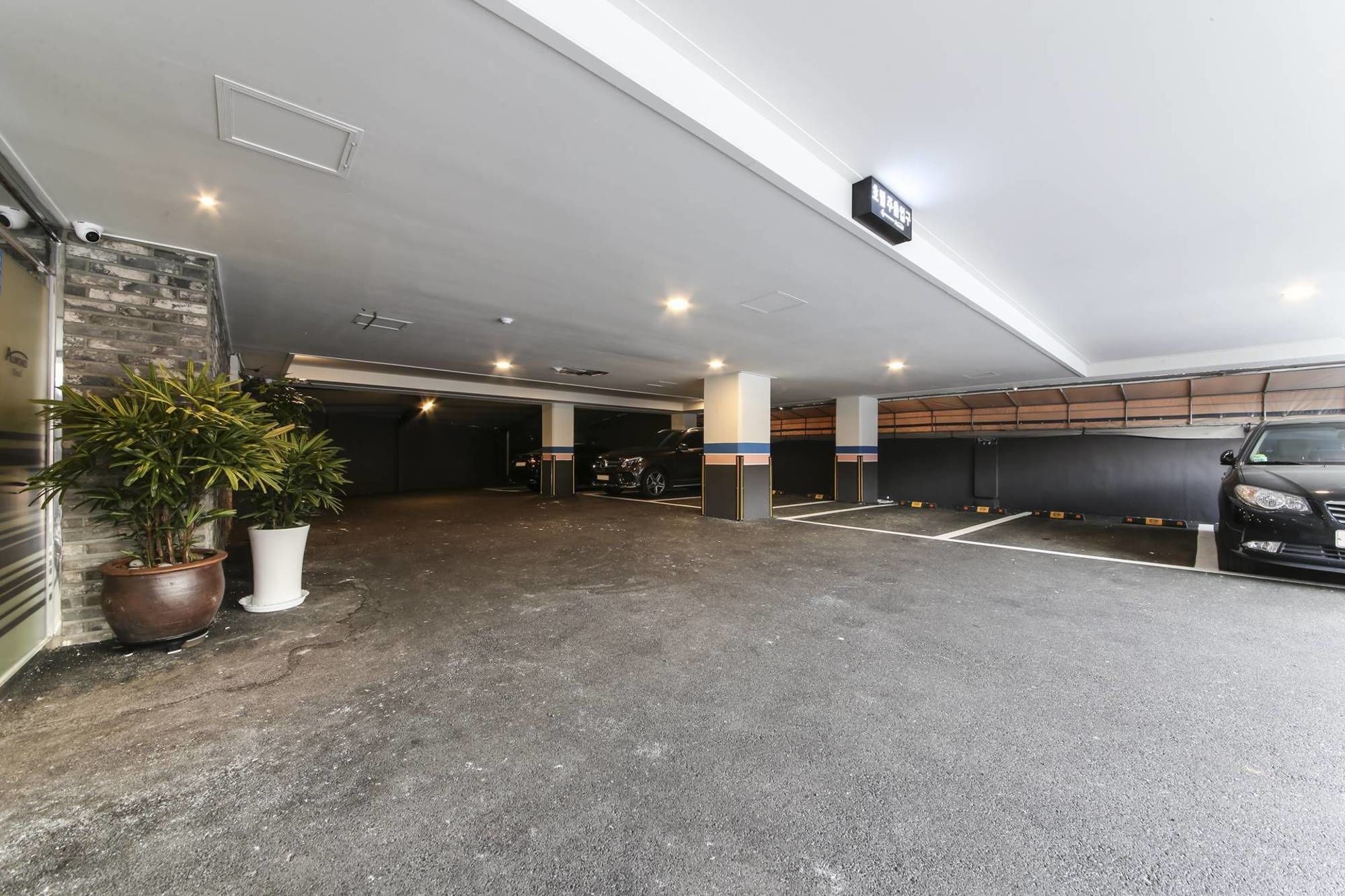 Almond Hotel Gupo Station Busan Exteriör bild
